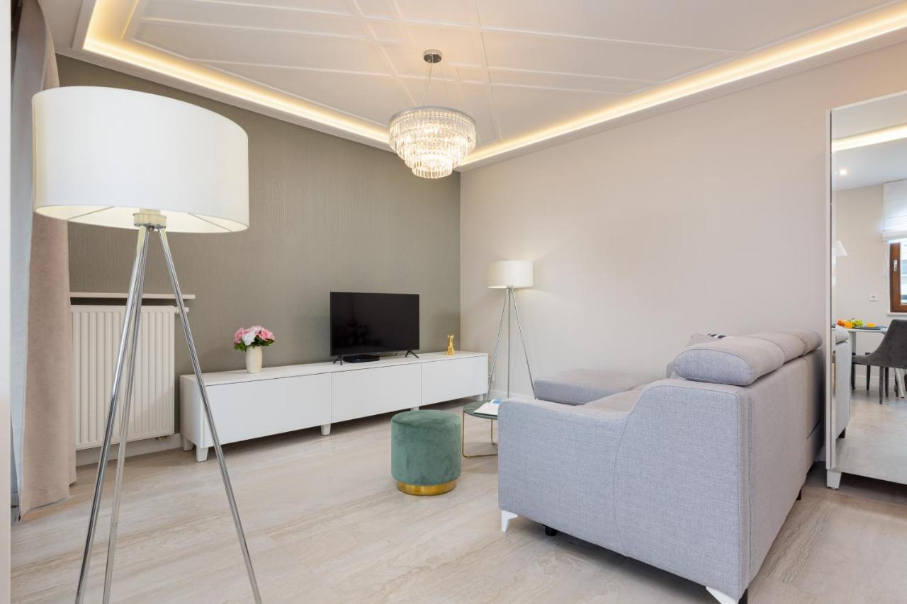 City Center Apartments Grzybowska With Parking By Noclegi Renters Varsó Kültér fotó