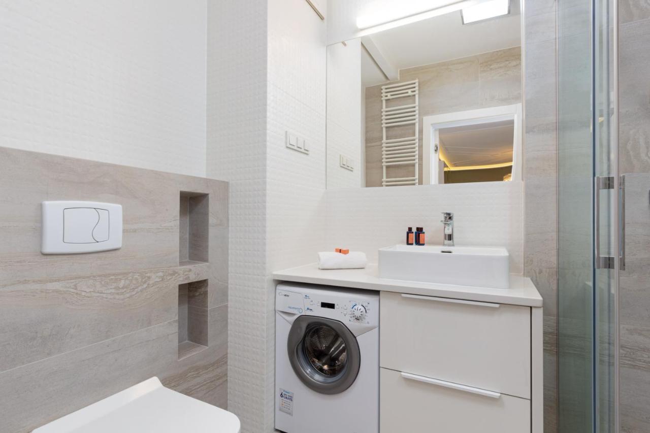 City Center Apartments Grzybowska With Parking By Noclegi Renters Varsó Kültér fotó