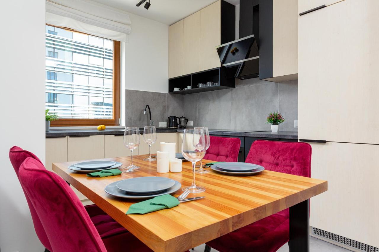 City Center Apartments Grzybowska With Parking By Noclegi Renters Varsó Kültér fotó