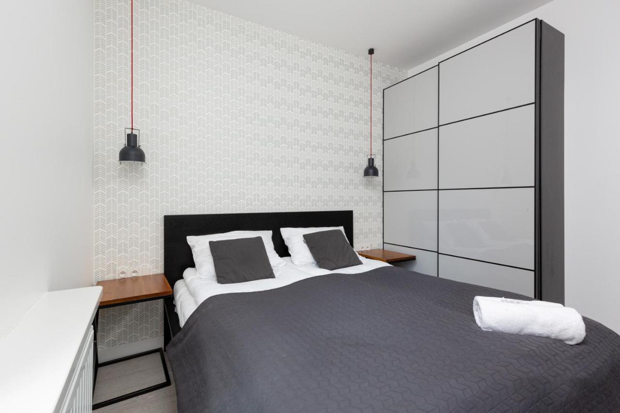 City Center Apartments Grzybowska With Parking By Noclegi Renters Varsó Kültér fotó